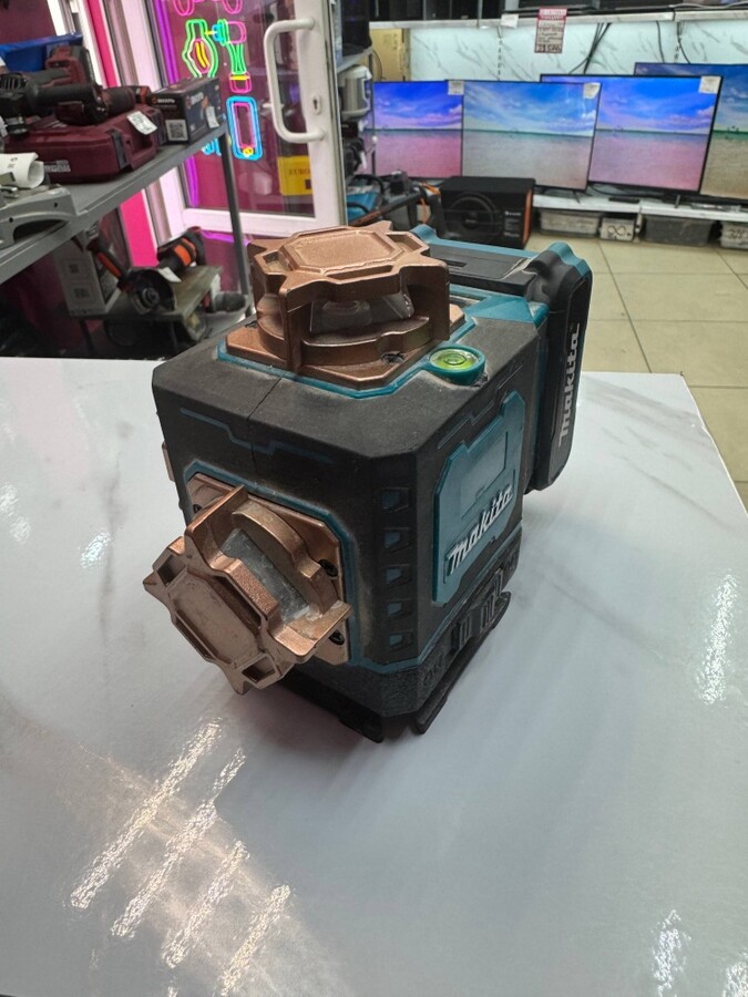 Уровень Makita