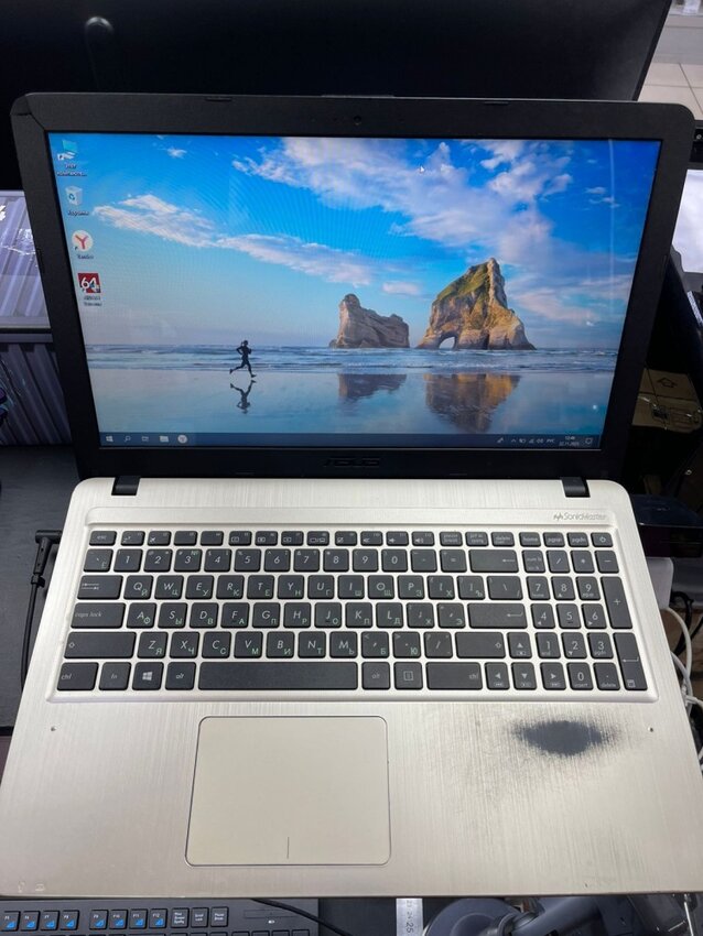 Ноутбук ASUS i3