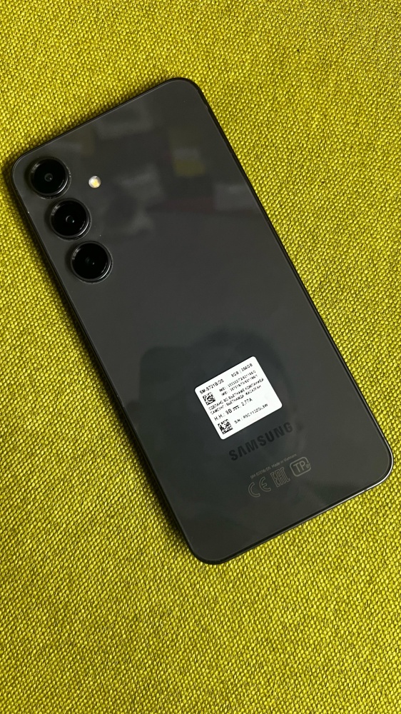 Смартфон Samsung S24 FE 8/256