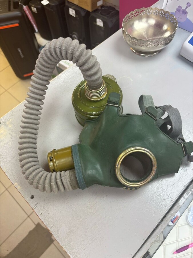 Противогаз с хоботом