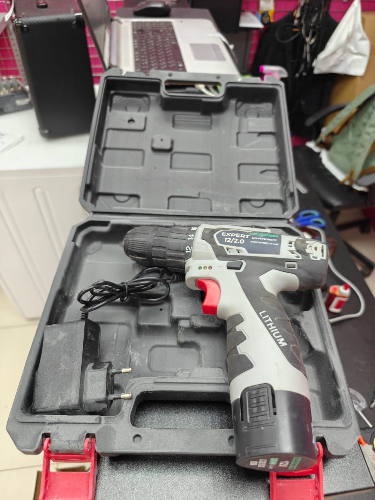 Шуруповерт Expert 12V