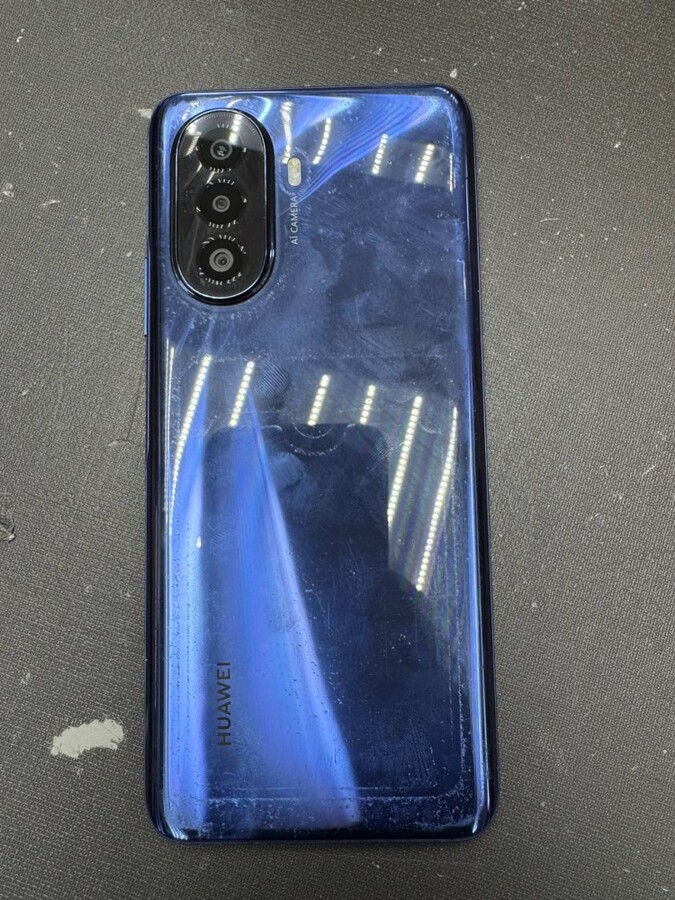 Смартфон Huawei Y70