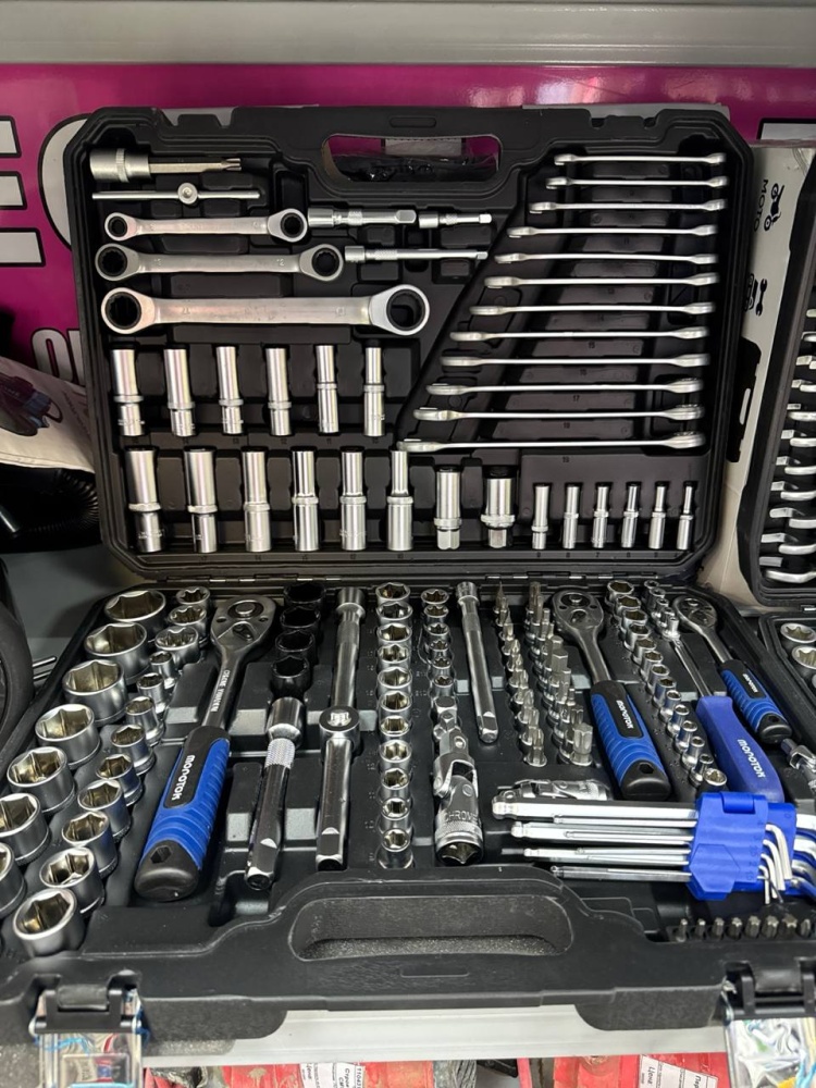 Набор инструментов Molotok 216