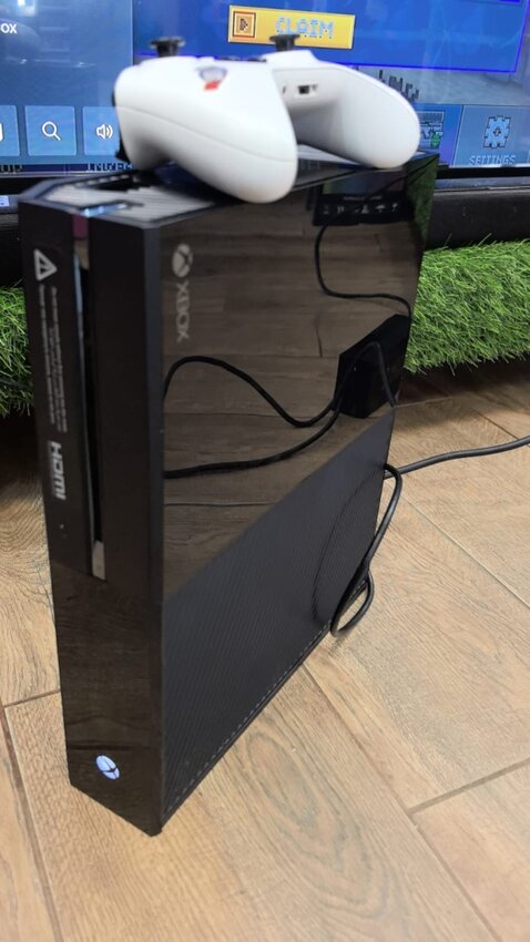 Игровая приставка XBOX ONE 500