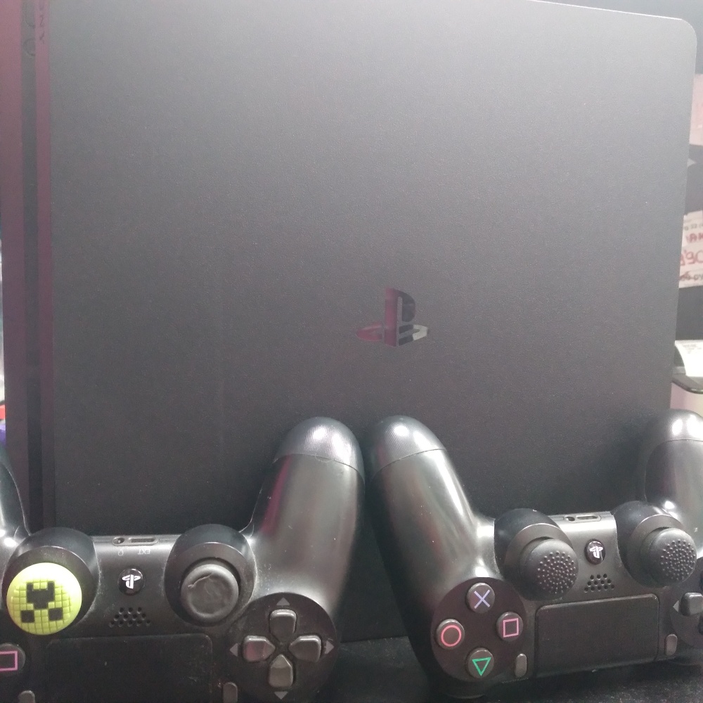 Игровая приставка Sony PlayStation 4 slim 1тб 2 джойстика