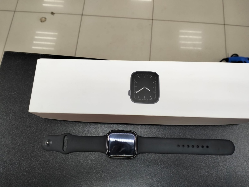 Часы Apple Watch Series 5