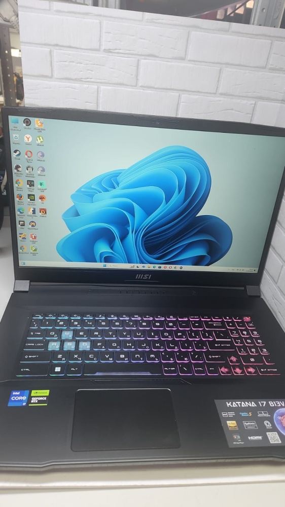 Ноутбук MSI 8x2.4/16/500ssd4060