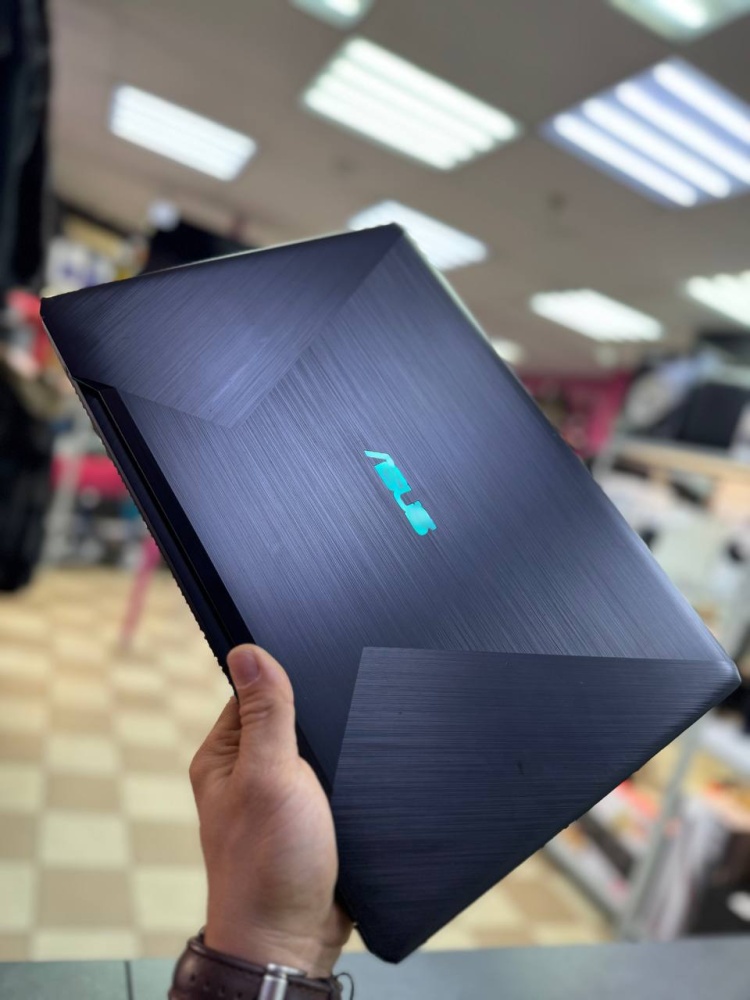 Ноутбук ASUS M570D