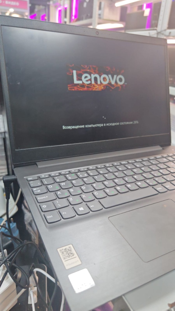 Ноутбук Lenovo V15