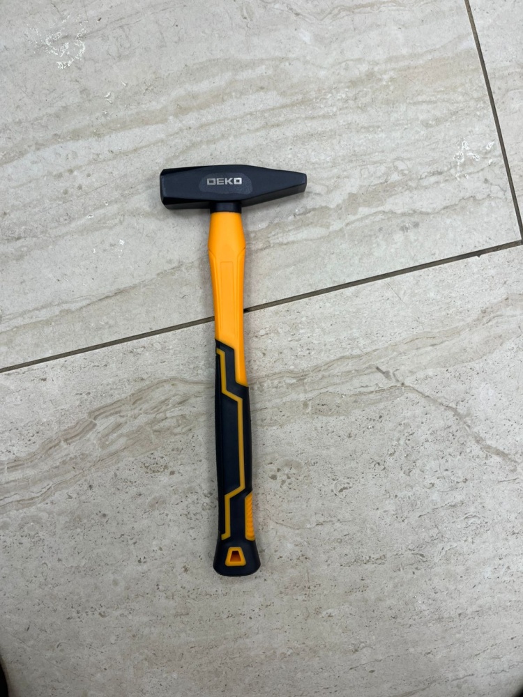 Молоток слесарный