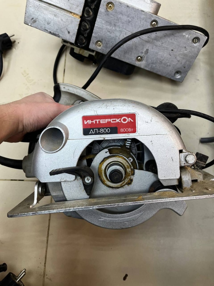 Циркулярная пила Интерскол ДП-800