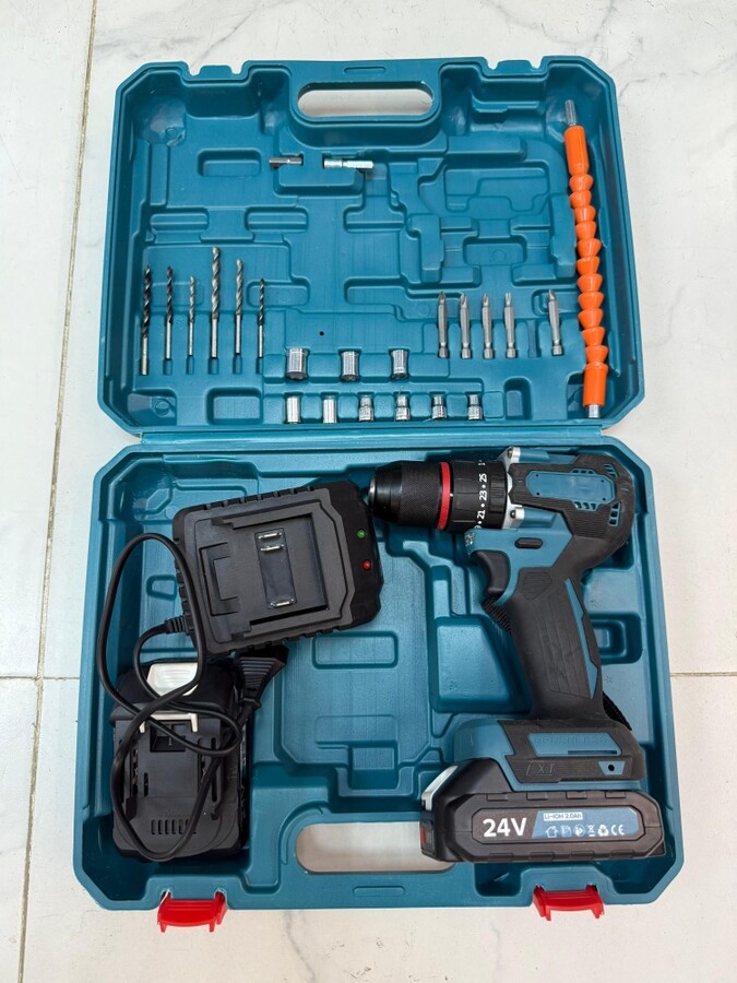 Шуруповерт 24V 2 АКБ с набором