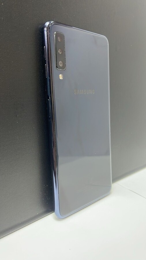 Смартфон Samsung A7 4/64