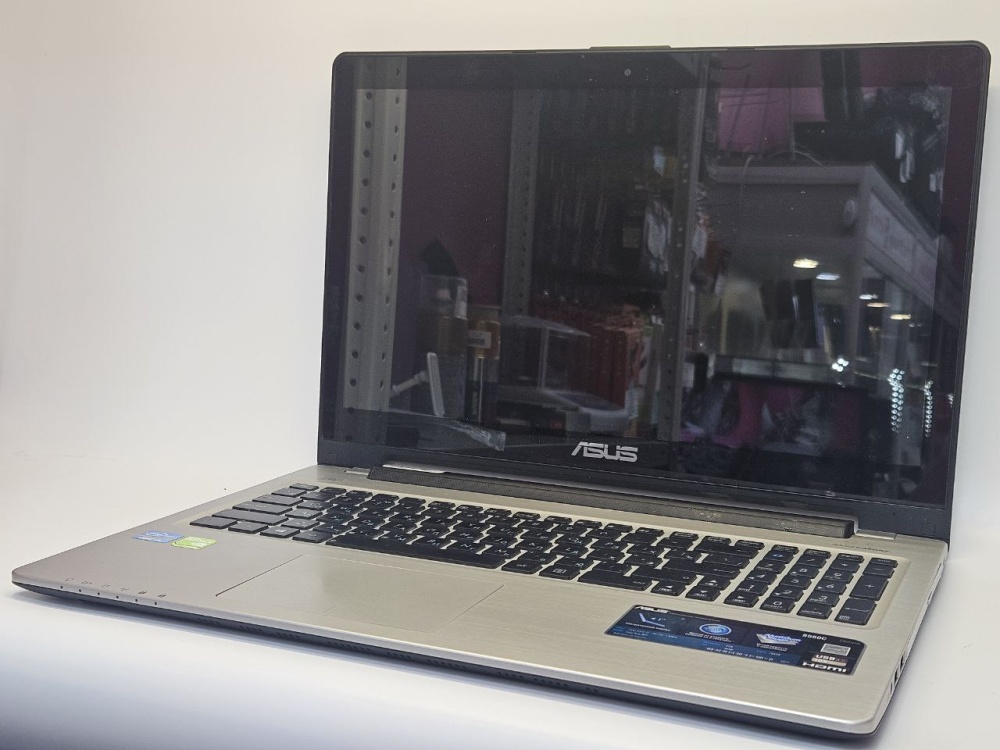 Ноутбук ASUS (i3, 8/256Gb)