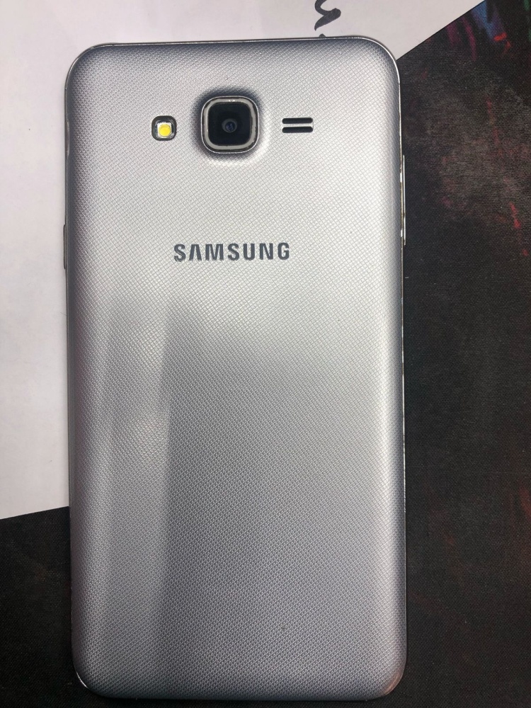 Смартфон Samsung J7 2017