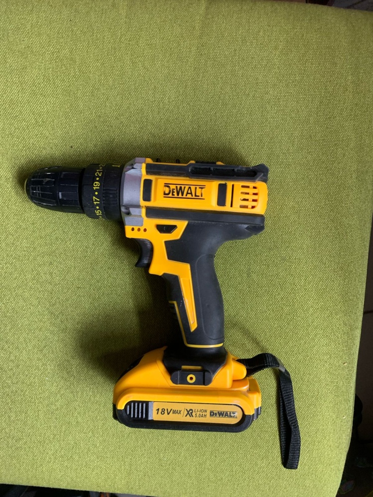 Шуруповерт DeWALT DSD808
