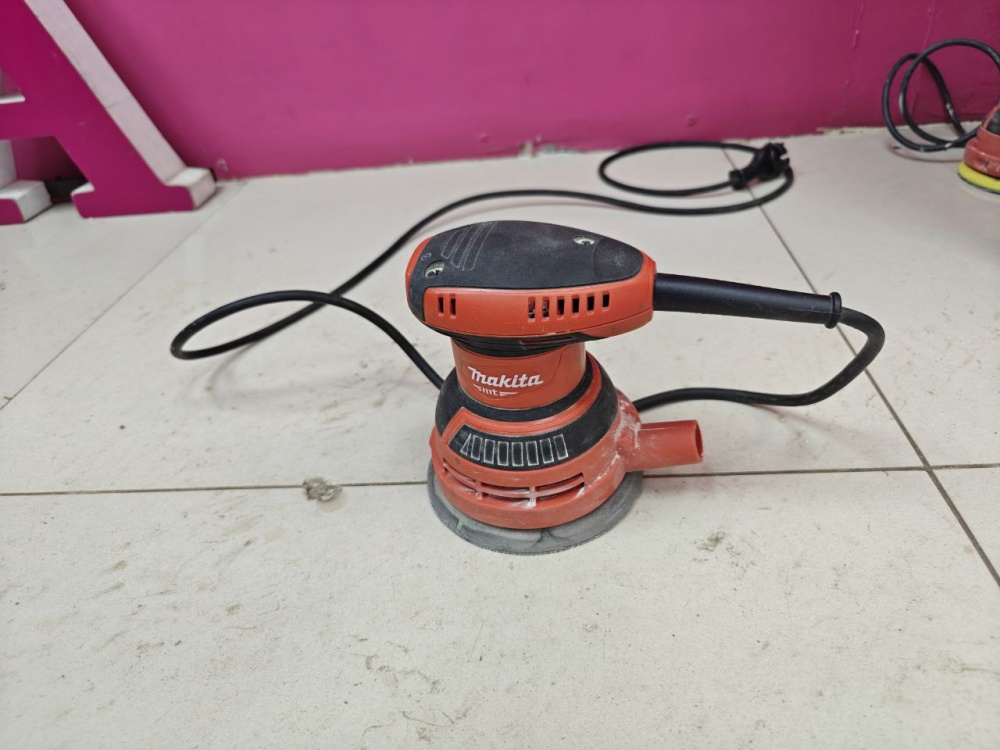 Шлифмашина Makita M9204
