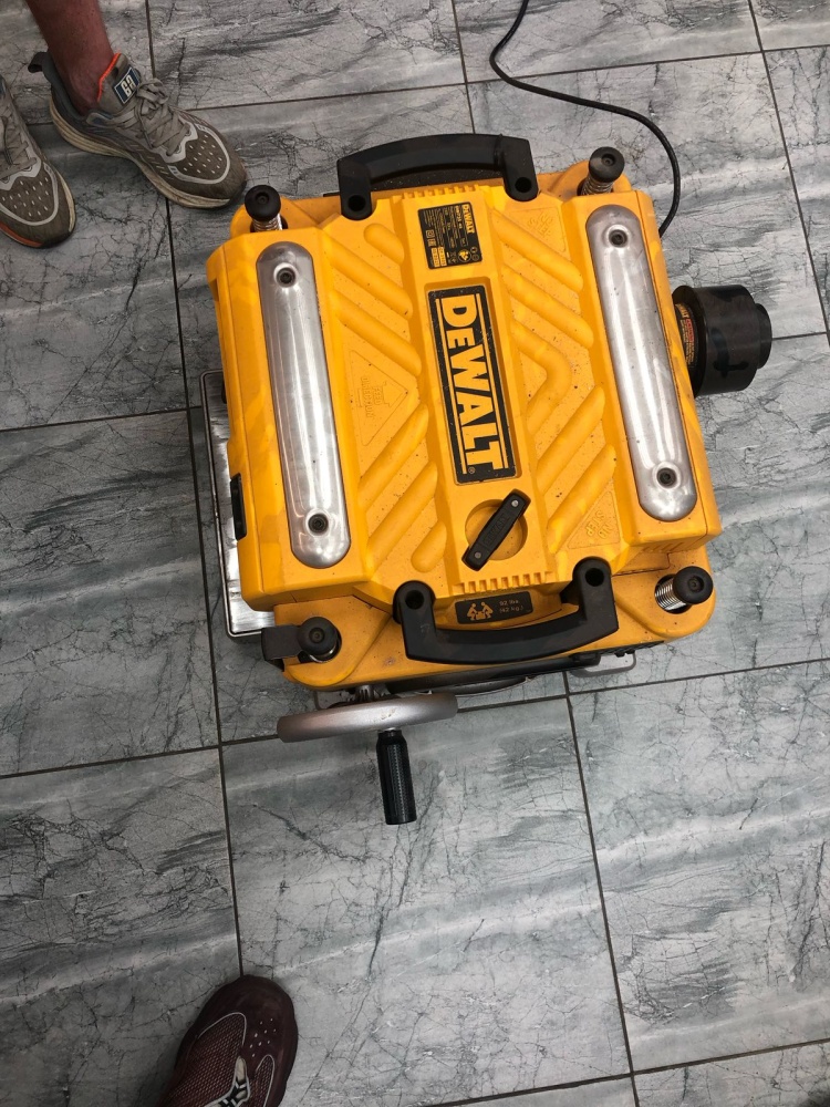 Рейсмусовый станок DeWalt DW 735