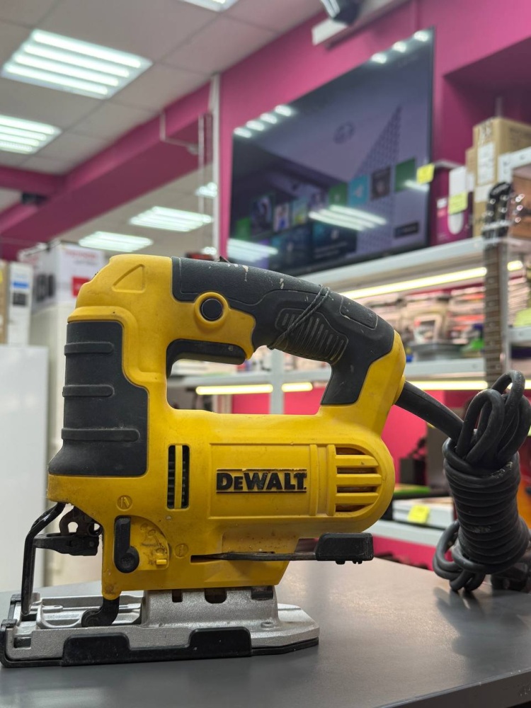 Лобзик Dewalt dwe349-ks