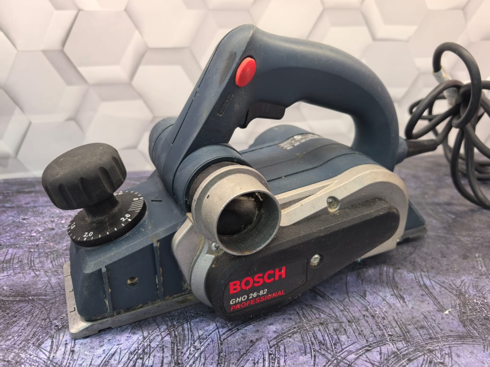 Рубанок BOSCH GHO 26-82