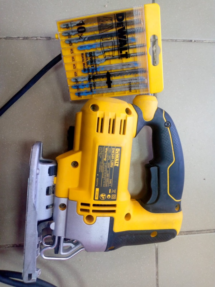 Лобзик DEWALT DW349