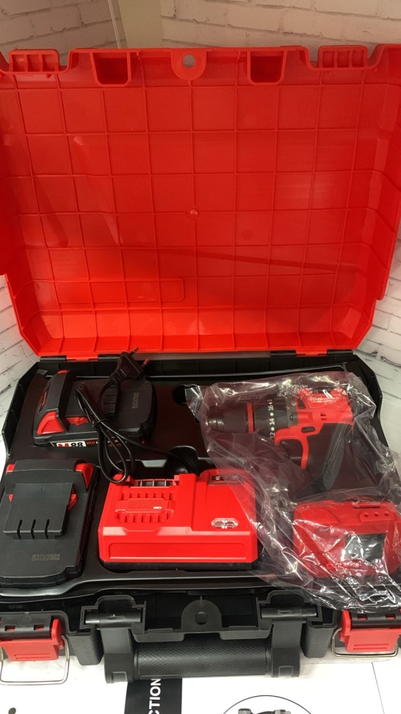 Шуруповерт Milwauke Li-ion Drill