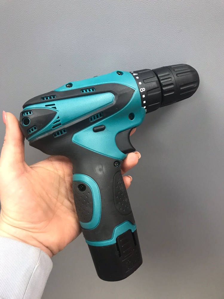 **Шуруповёрт Makita 12v с насадками