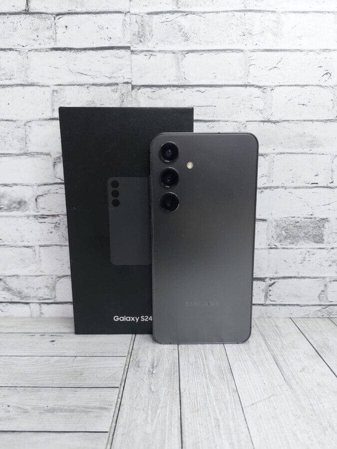 Смартфон Samsung S24 8/128