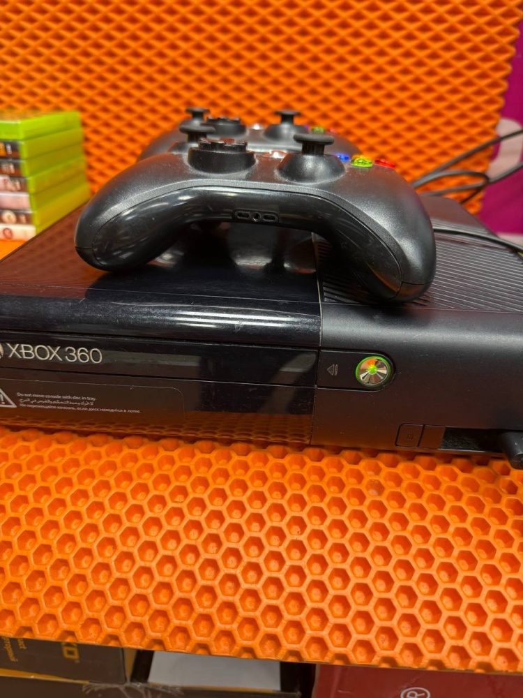 Игровая приставка XBOX 360