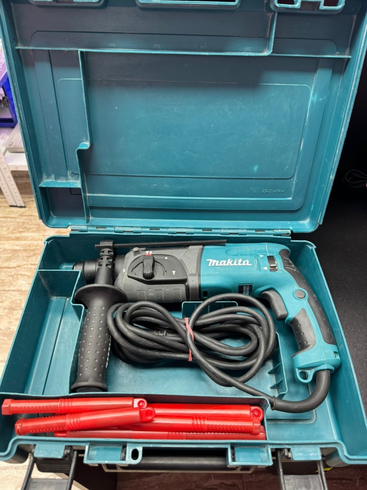 Перфоратор Makita HR2470