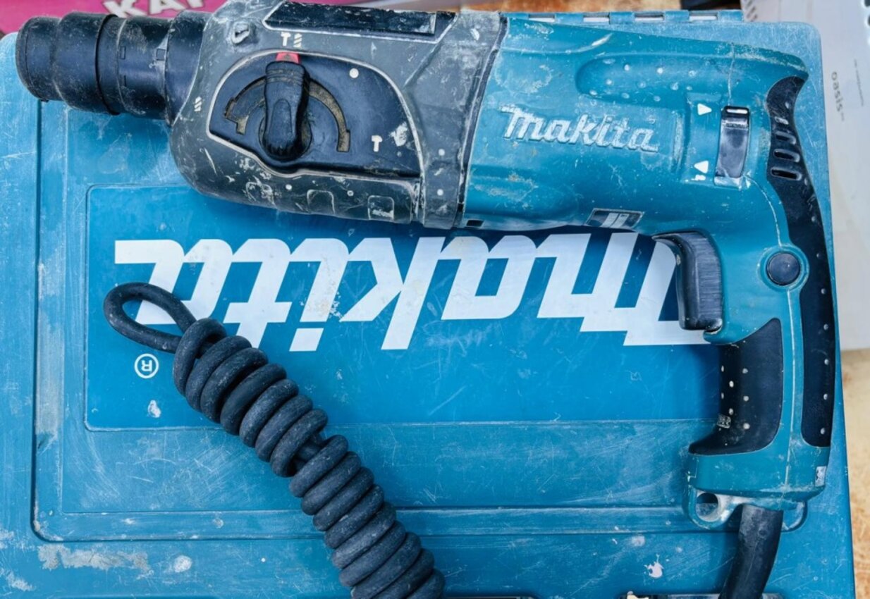 Перфоратор Makita HR2470