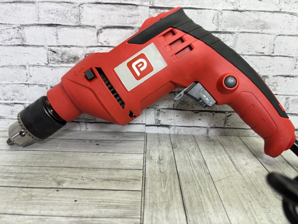 Дрель красная