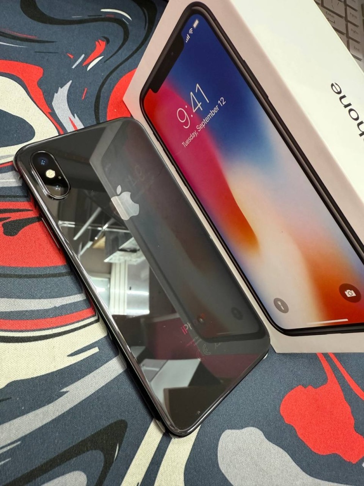 Смартфон iPhone X 64Gb