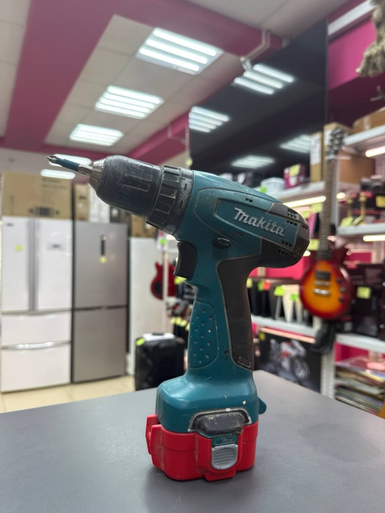 Шуруповерт Makita