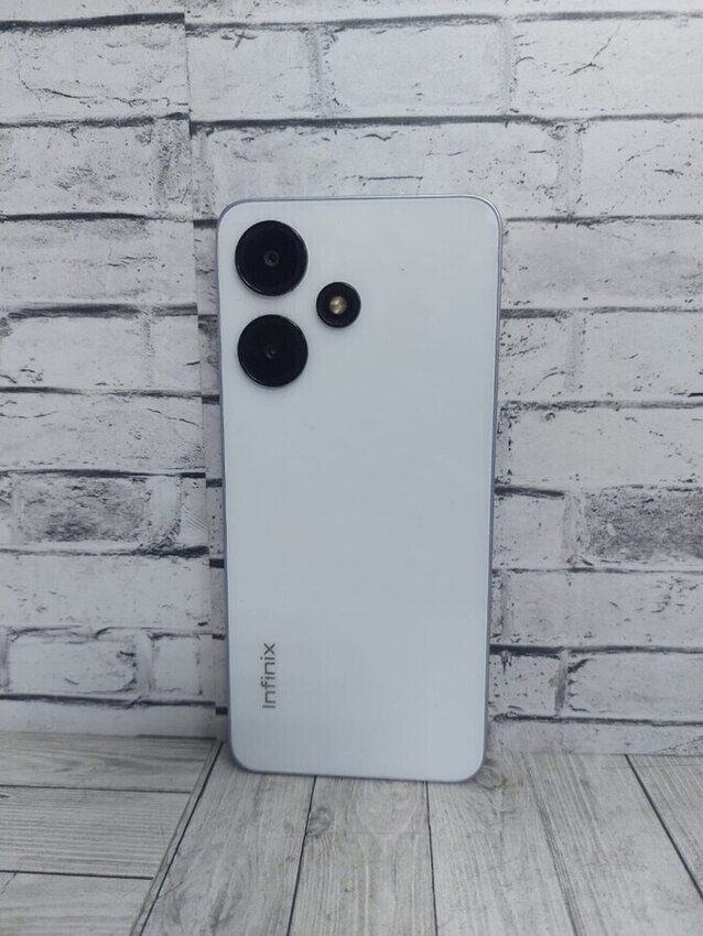 Мобильный телефон Infinix Hot 30i 8/128