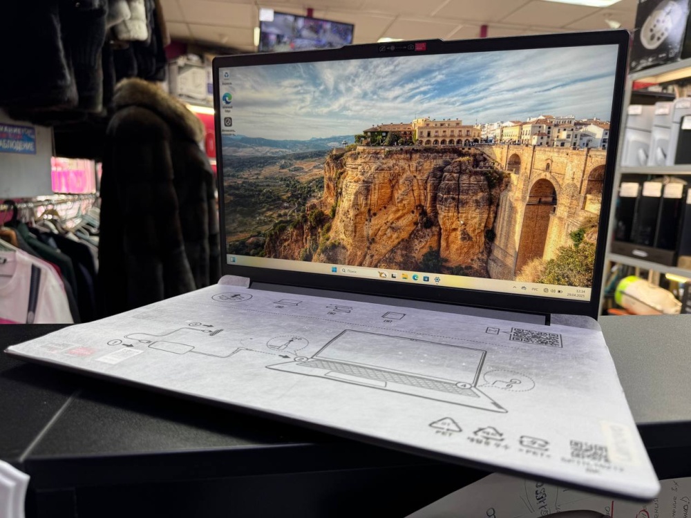 Ноутбук Lenovo ideapad Slim 3 R5/8/1Tb SSD/R610M