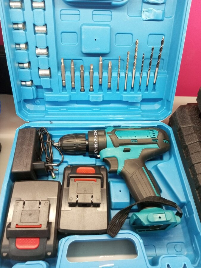 Шуруповерт makitta