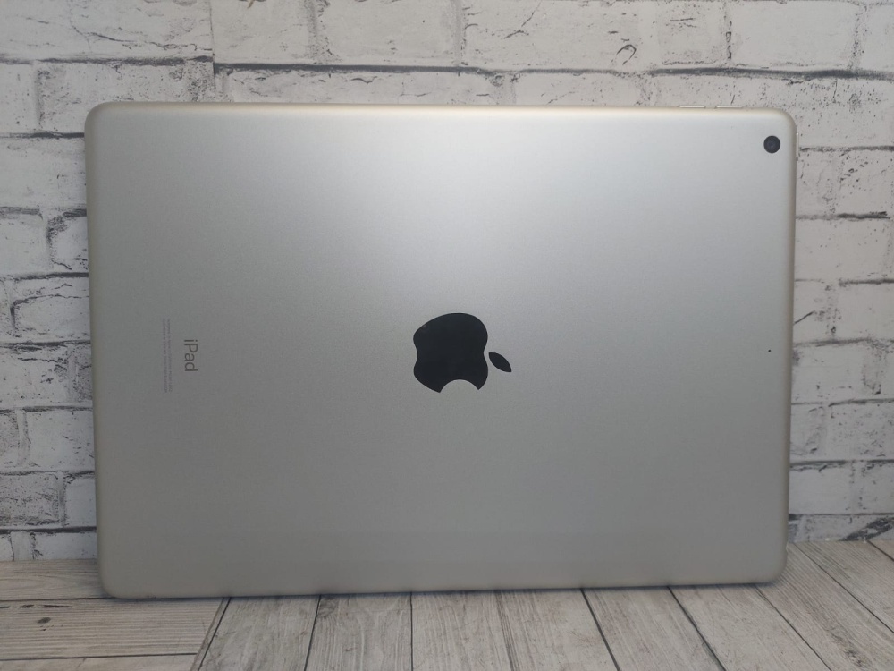 Планшет Apple iPad Air 9 поколения A2602 64гб WiFi