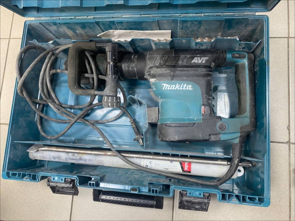 Отбойный молоток Makita HR1111c