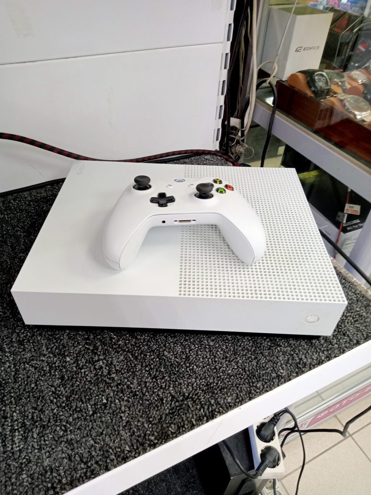 Игровая приставка XBOX ONE S