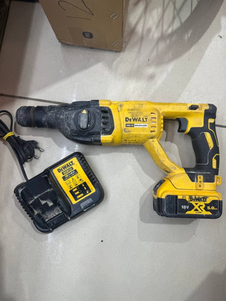 Перфоратор Dewalt DCH133 18V XR АКБ