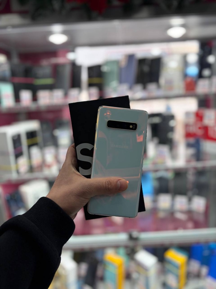 Смартфон Samsung S10 plus 8\128