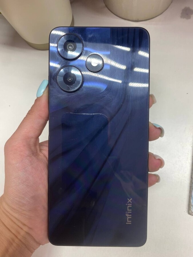 Мобильный телефон Infinix Hot 30. 128