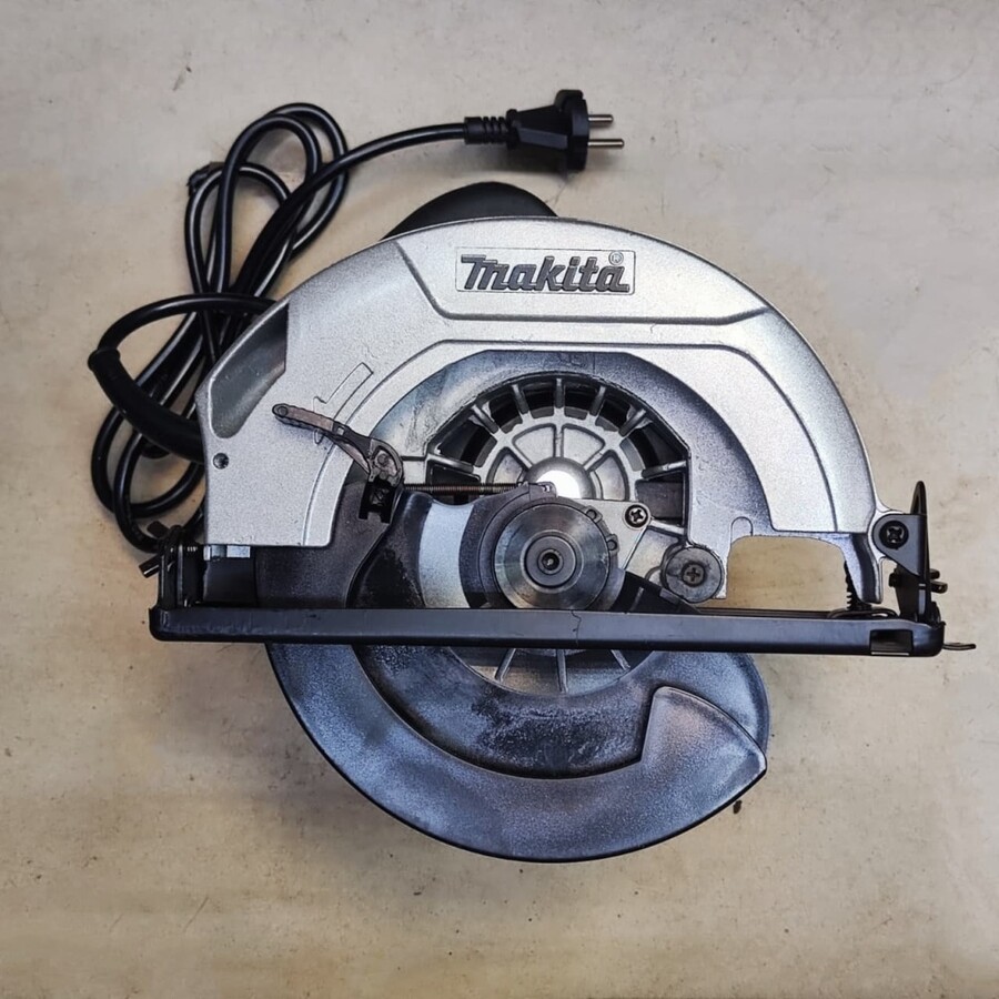 Циркулярная пила "Makita"