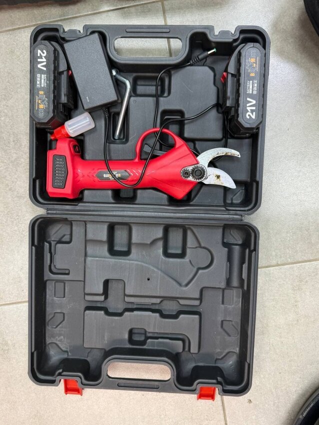 Резак секатор BEEZMOTO