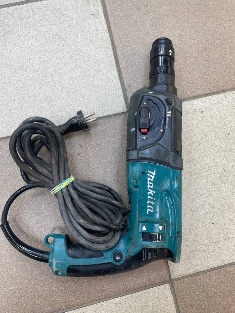 Перфоратор Makita HR2470
