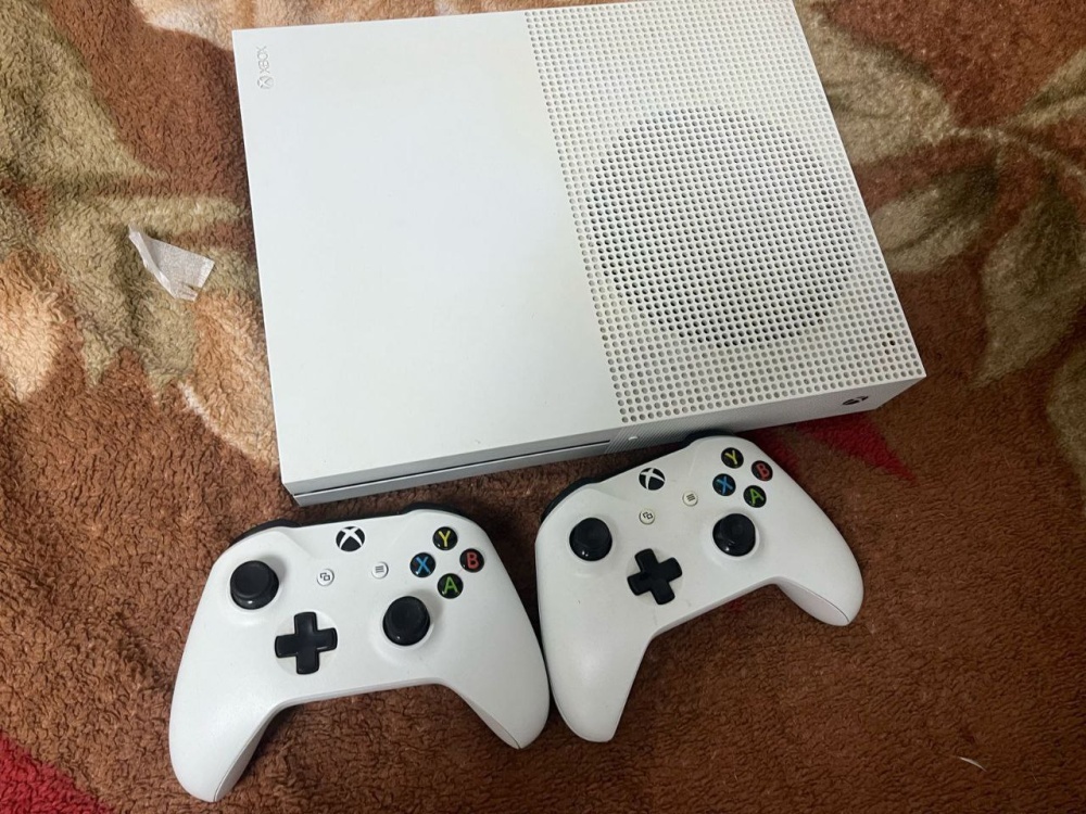 Игровая приставка XBOX ONE S 500гб