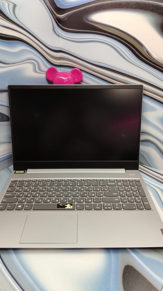 Ноутбук Lenovo i3-8145U 4x2.30Ghz/8/1TB