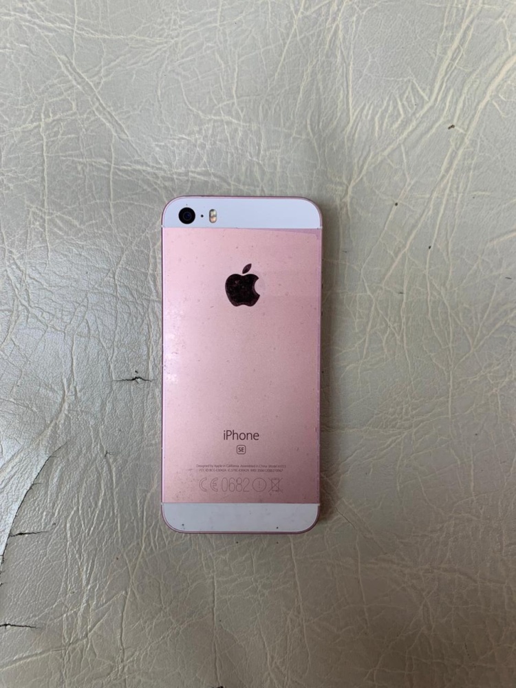 Смартфон iPhone SE
