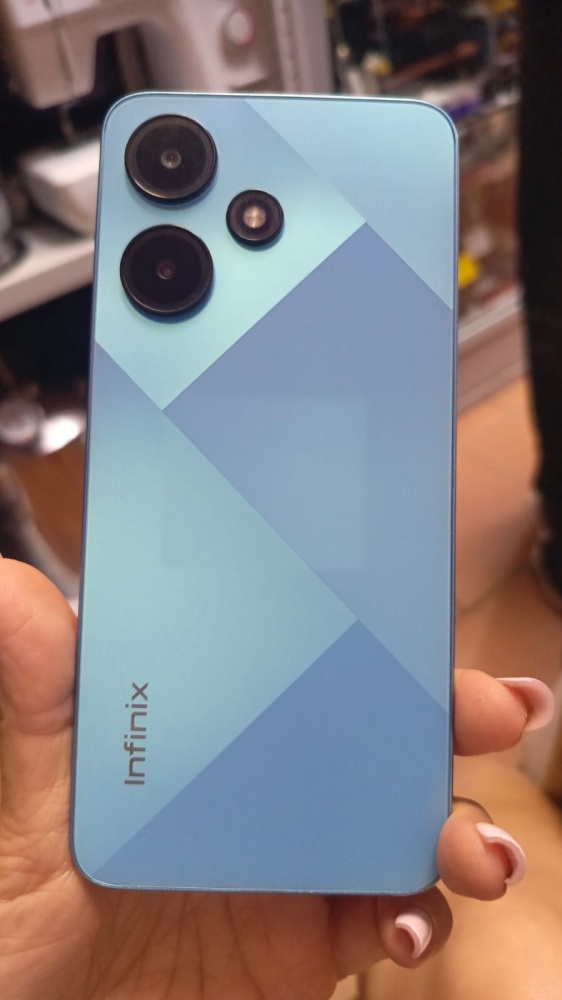 Мобильный телефон Infinix HOT 30i